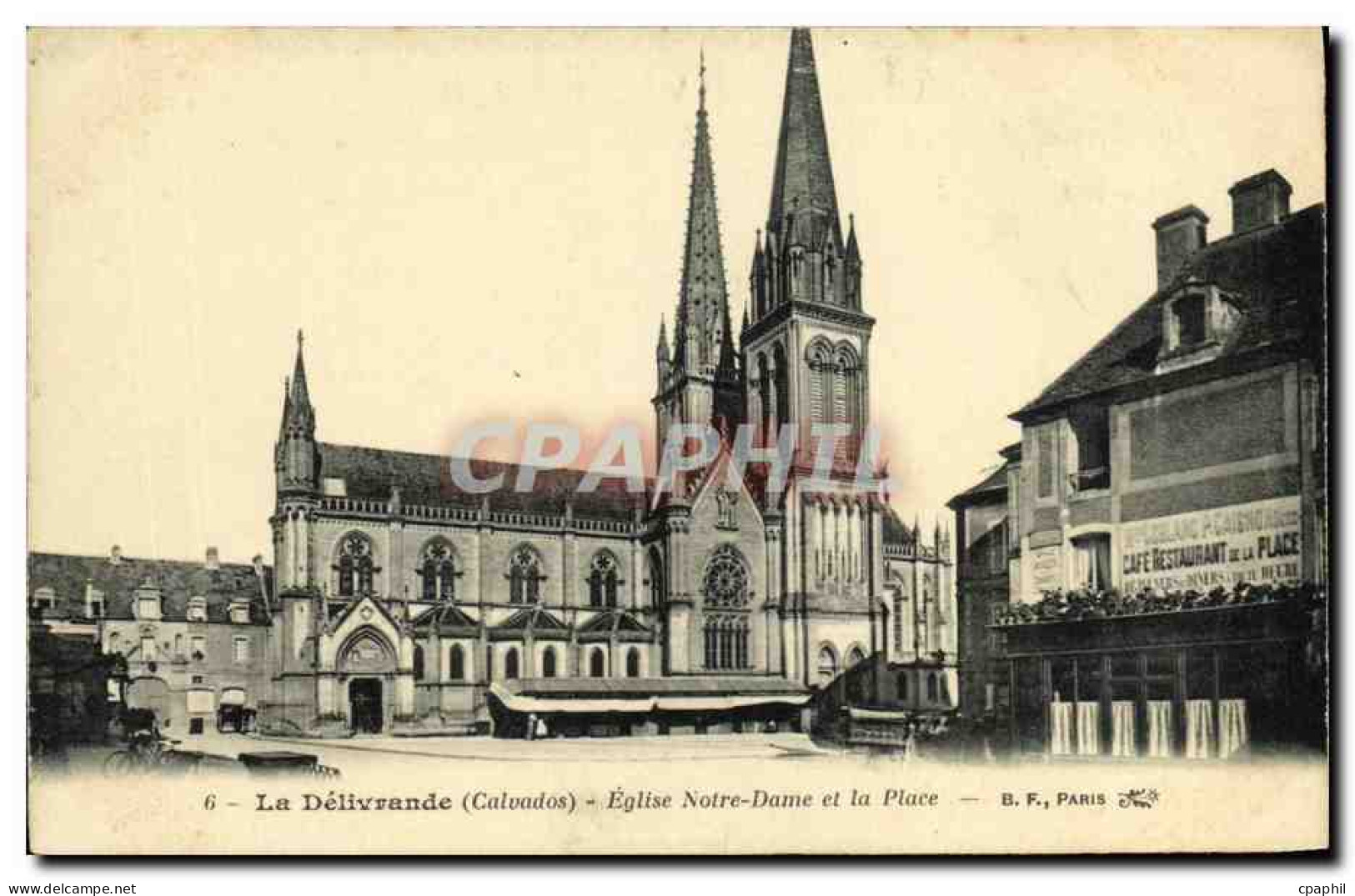 CPA La Delivrande Eglise Notre Dame Et La Place - La Delivrande