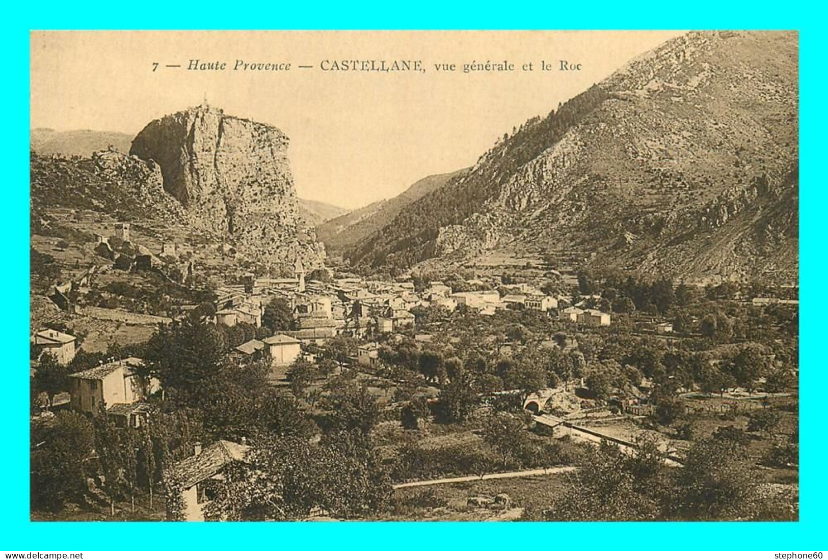 A702 / 089 04 - CASTELLANE Vue Générale Et Le Roc - Castellane