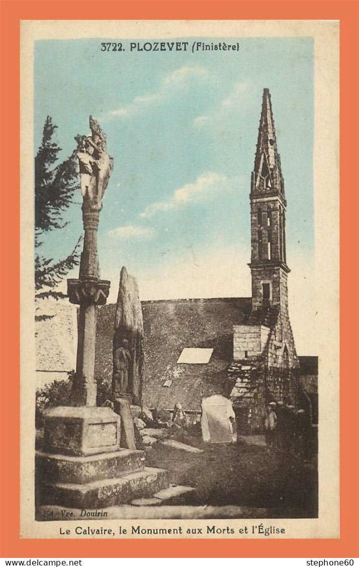 A715 / 617 29 - PLOZEVET Le Calvaire Monument Aux Morts - Plozevet