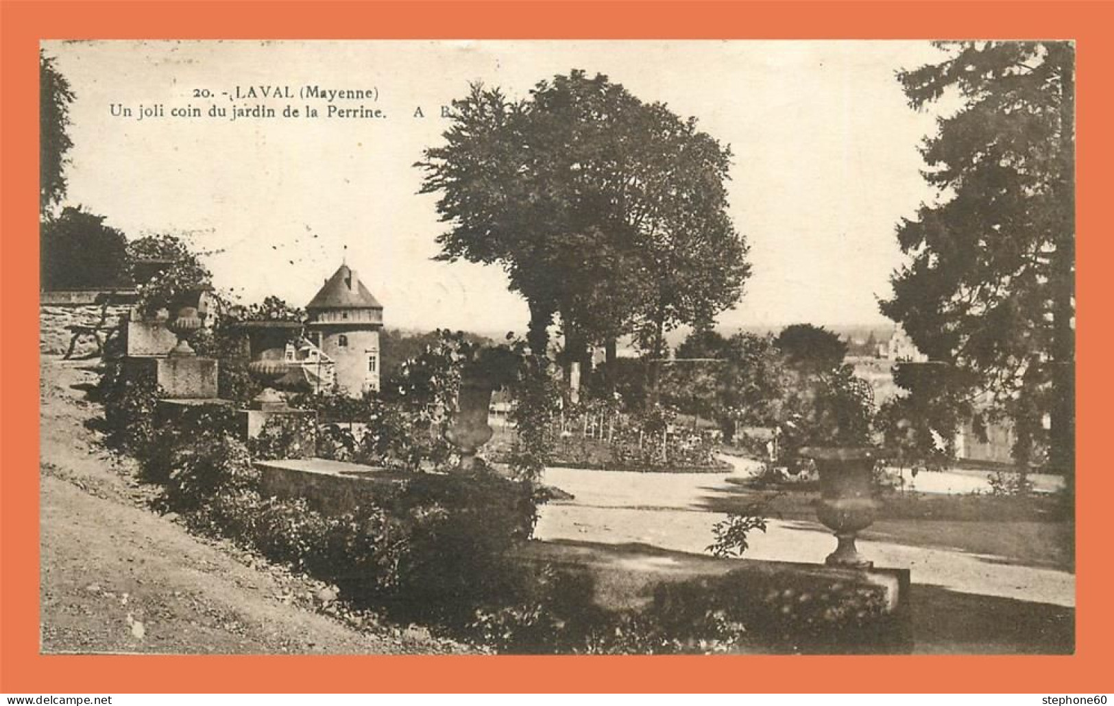 A707 / 297 38 - LAVAL Un Joli Coin Du Jardin De La Perrine - Laval