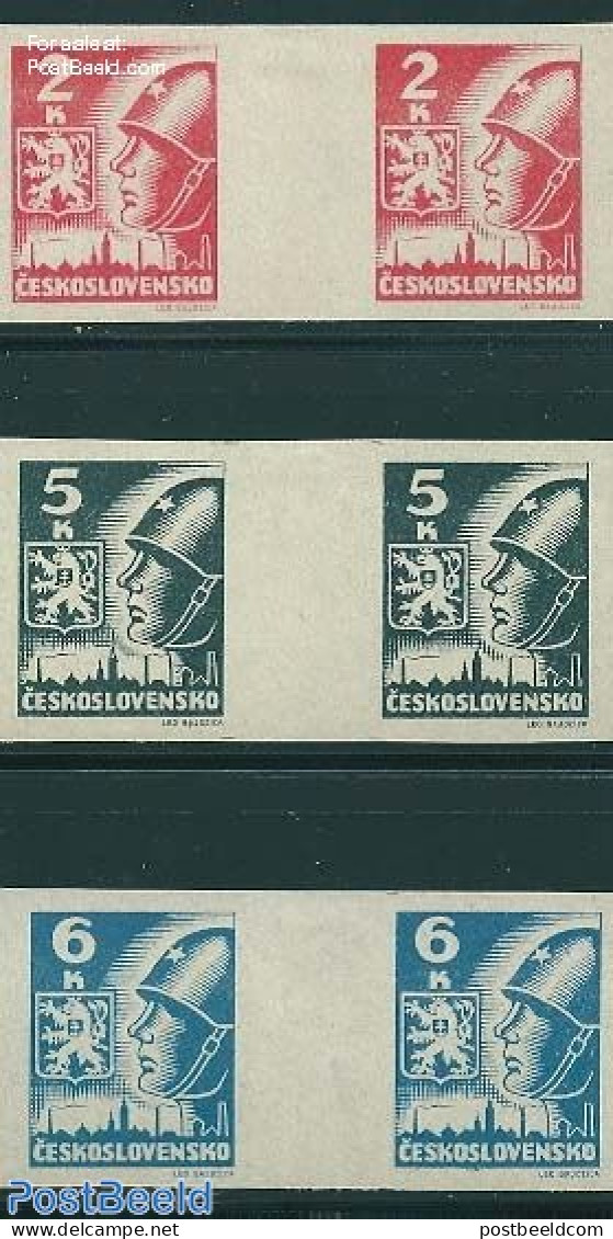 Czechoslovkia 1945 Cosice Issue 3v Gutterpairs, Horizontal, Unused (hinged), History - Coat Of Arms - Otros & Sin Clasificación