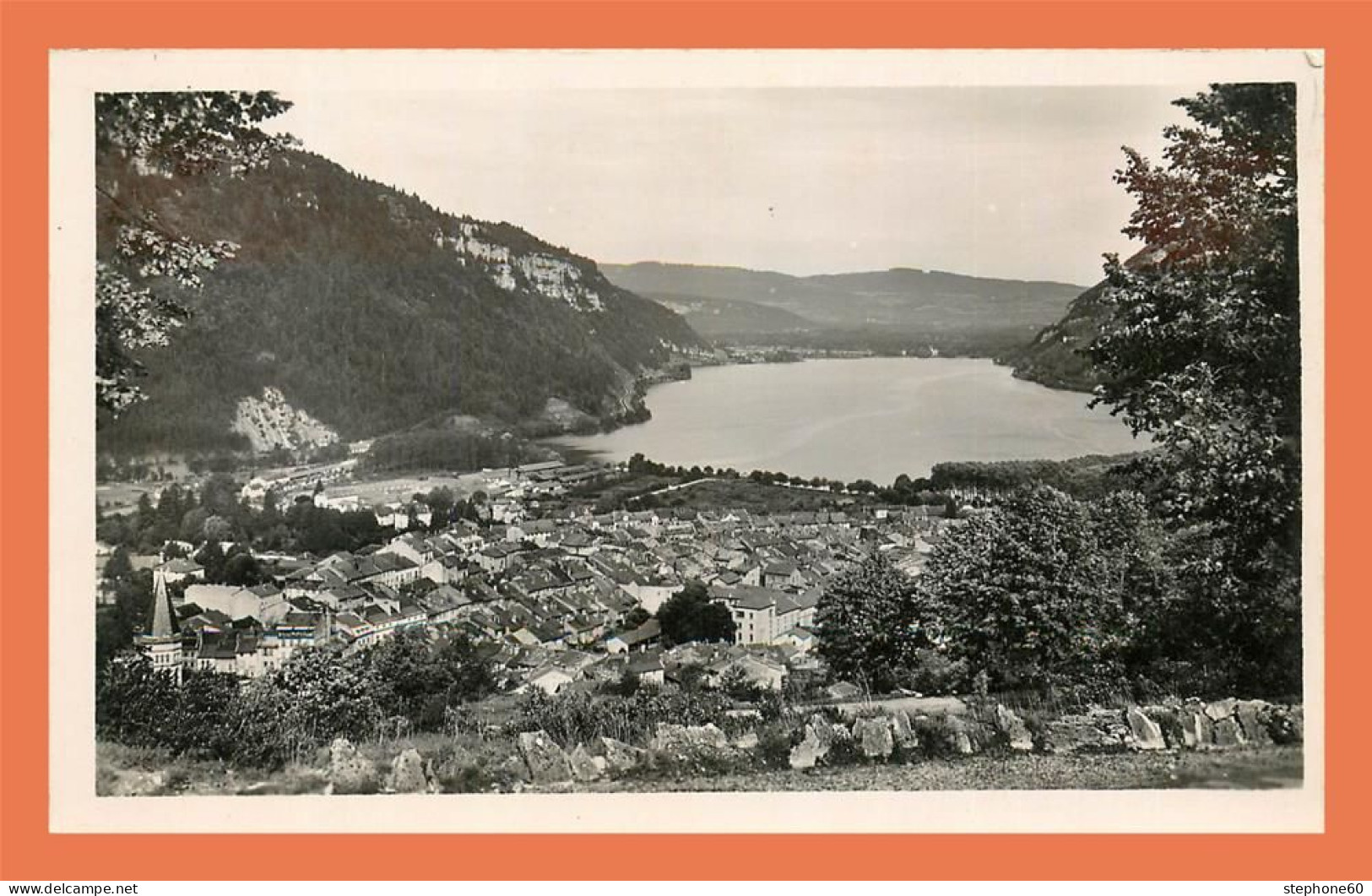 A718 / 557 01 - NANTUA Vue Générale Et Le Lac - Nantua