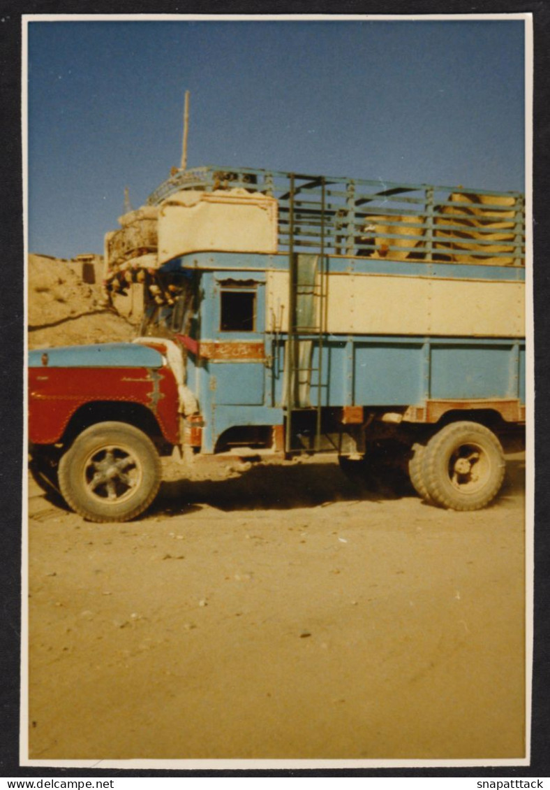 Jolie Photographie Couleur De Camion, Modèle à Identifier, En Afghanistan, Truck, Véhicule Format 12x8,1 Cm - Auto's