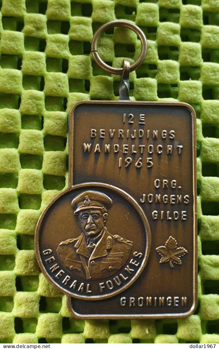 Medaile  : Bevrijdings W.. Generaal Charles 1965 Groningen. -  Original Foto  !!  Medallion  Dutch - Autres & Non Classés