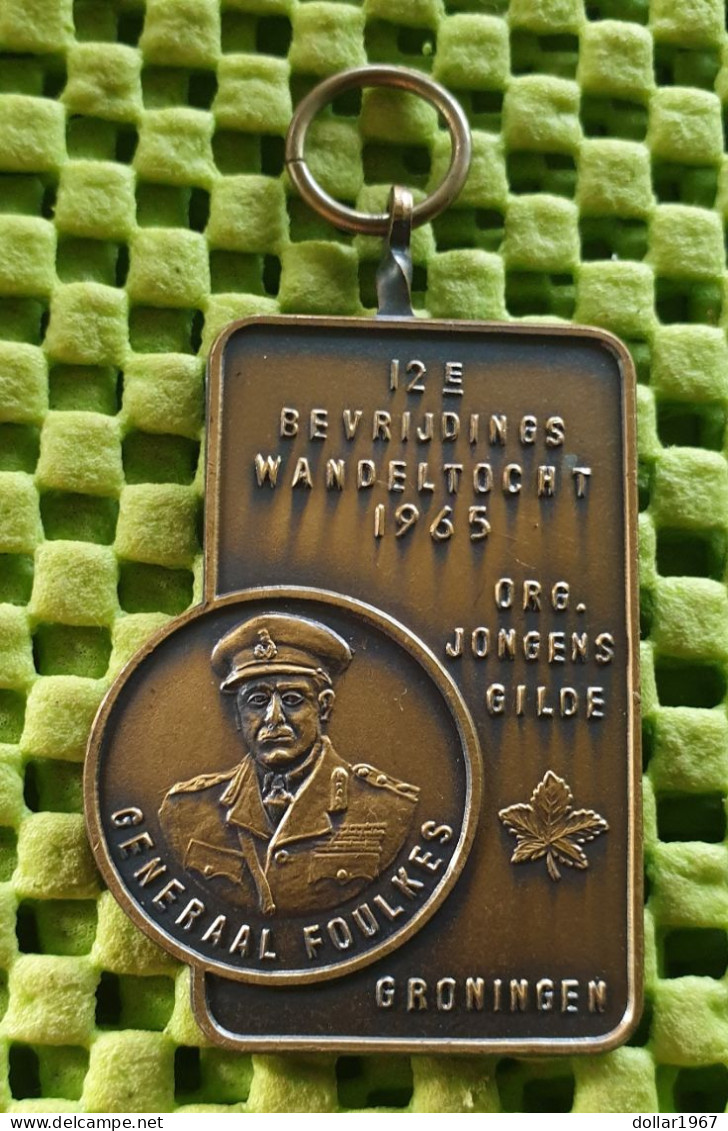 Medaile  : Bevrijdings W.. Generaal Charles 1965 Groningen. -  Original Foto  !!  Medallion  Dutch - Andere & Zonder Classificatie