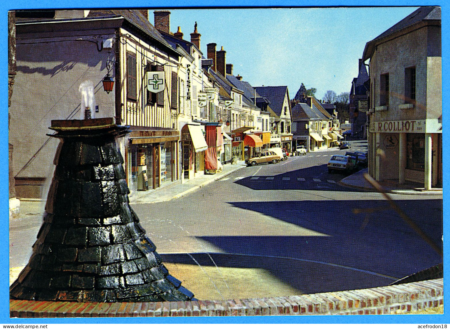 Aubigny-sur-Nère - La Fontaine Et La Rue Prieuré - Aubigny Sur Nere