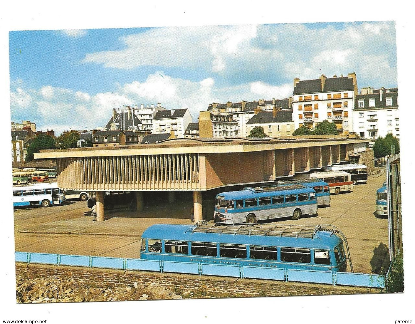 Rennes La Gare Routiere - Busse & Reisebusse