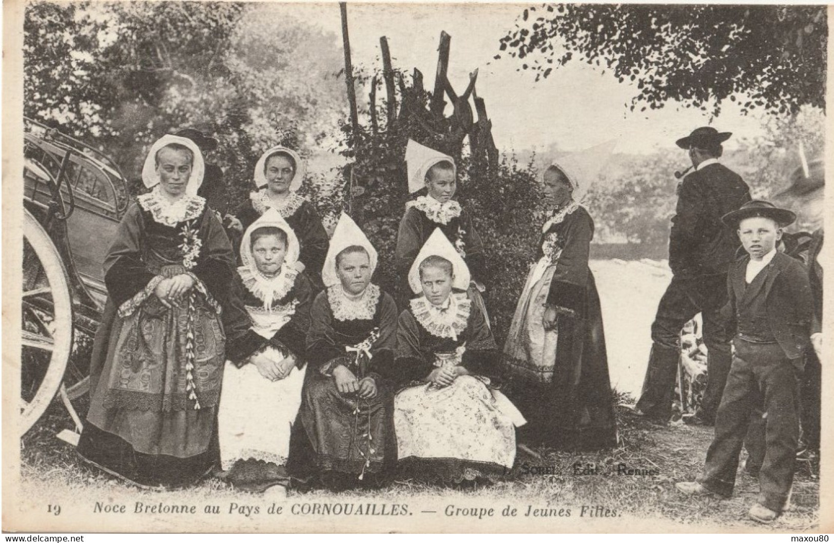 Noce Bretonne Au Pays De CORNOUAILLES  -  Groupe De Jeunes Filles - Noces