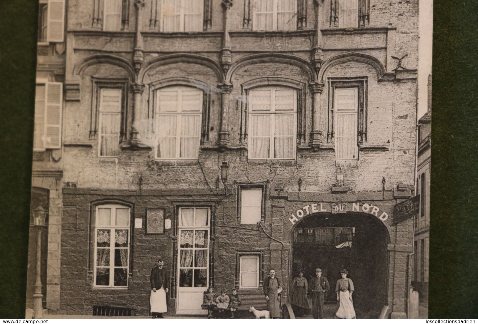 Carte Postale Bethune - Hôtel Du Nord - Animée - Personnel Et Animaux - Bethune