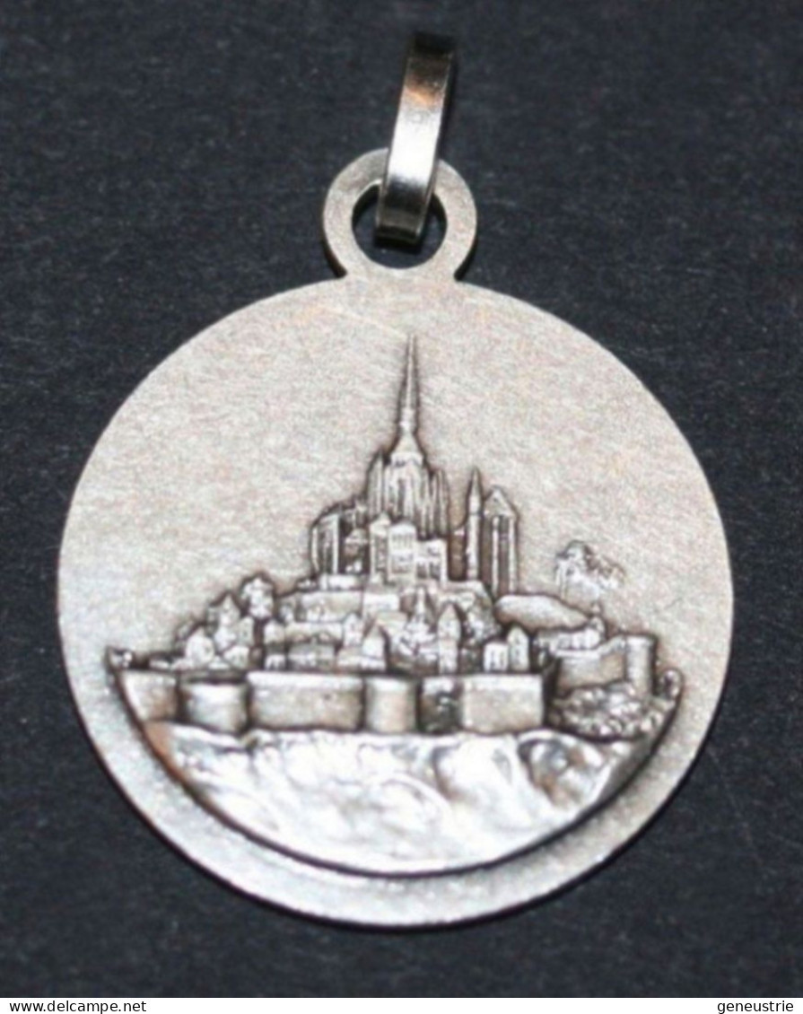 Pendentif Médaille Religieuse Fin XXe "Saint Michel Terrassant Le Dragon - Le Mont Saint Michel" Pendentif Médaille - Religión & Esoterismo