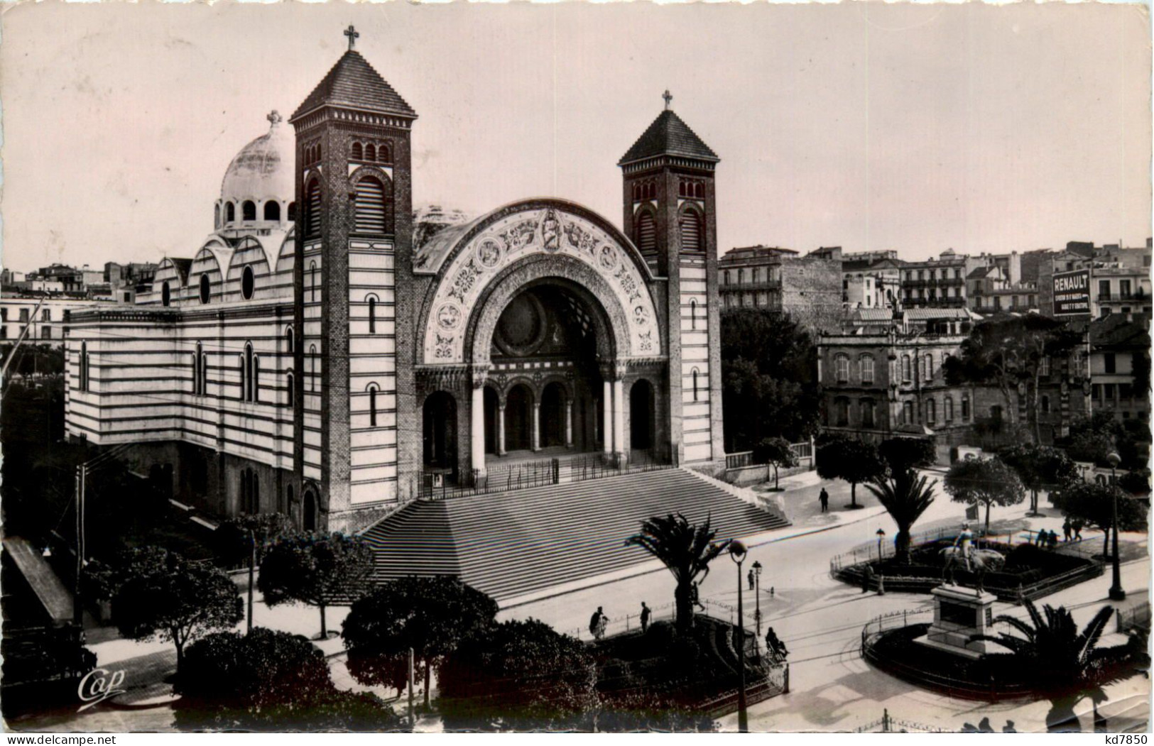 Oran, La Cathedrale Et La Statue Jeanne DÀrc - Oran