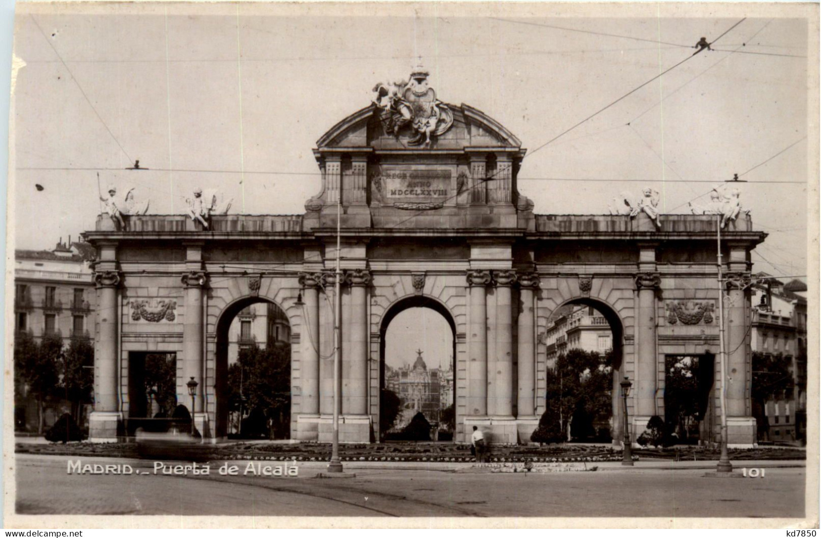 Madrid - Puerta De Alcala - Madrid