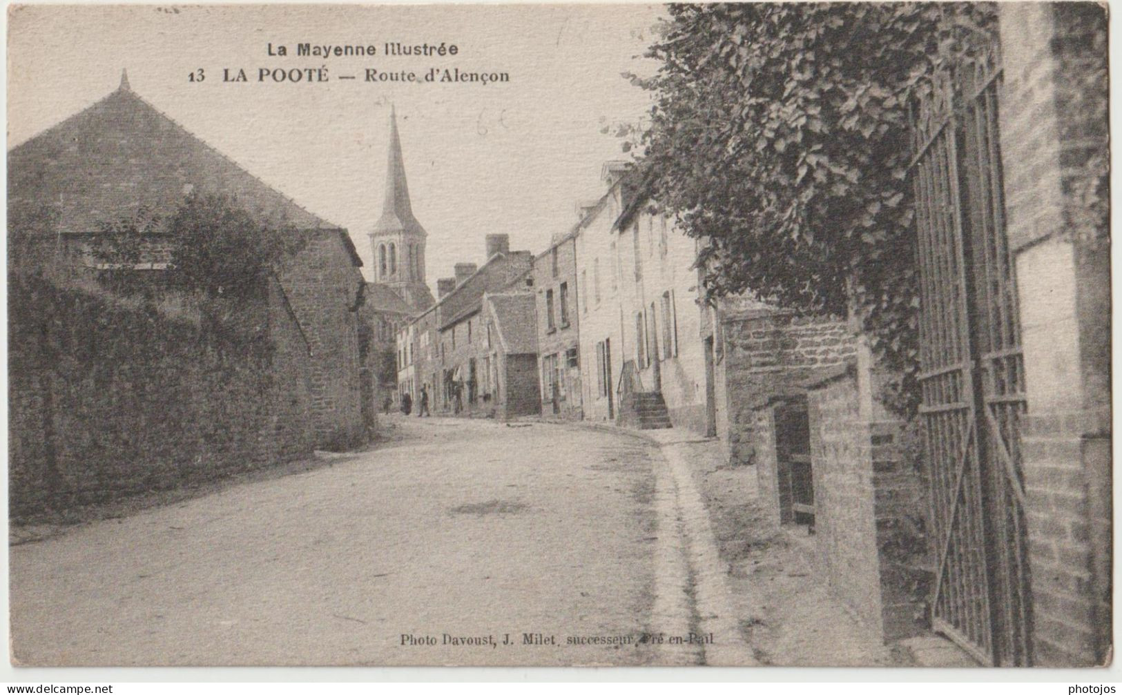 CPA   La Poote  (53)  Petit Village Tranquille Sur La Route D'Alençon   Ph Davoust   RARE - Autres & Non Classés