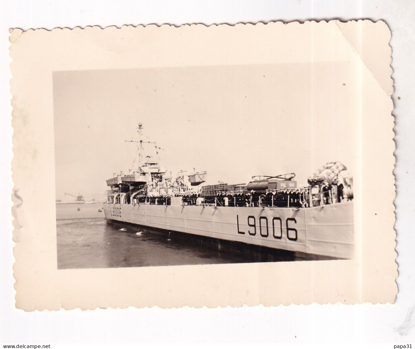 Petite Photo D'un Bateau De Guerre Avec Des Marins L9006 - Guerre, Militaire