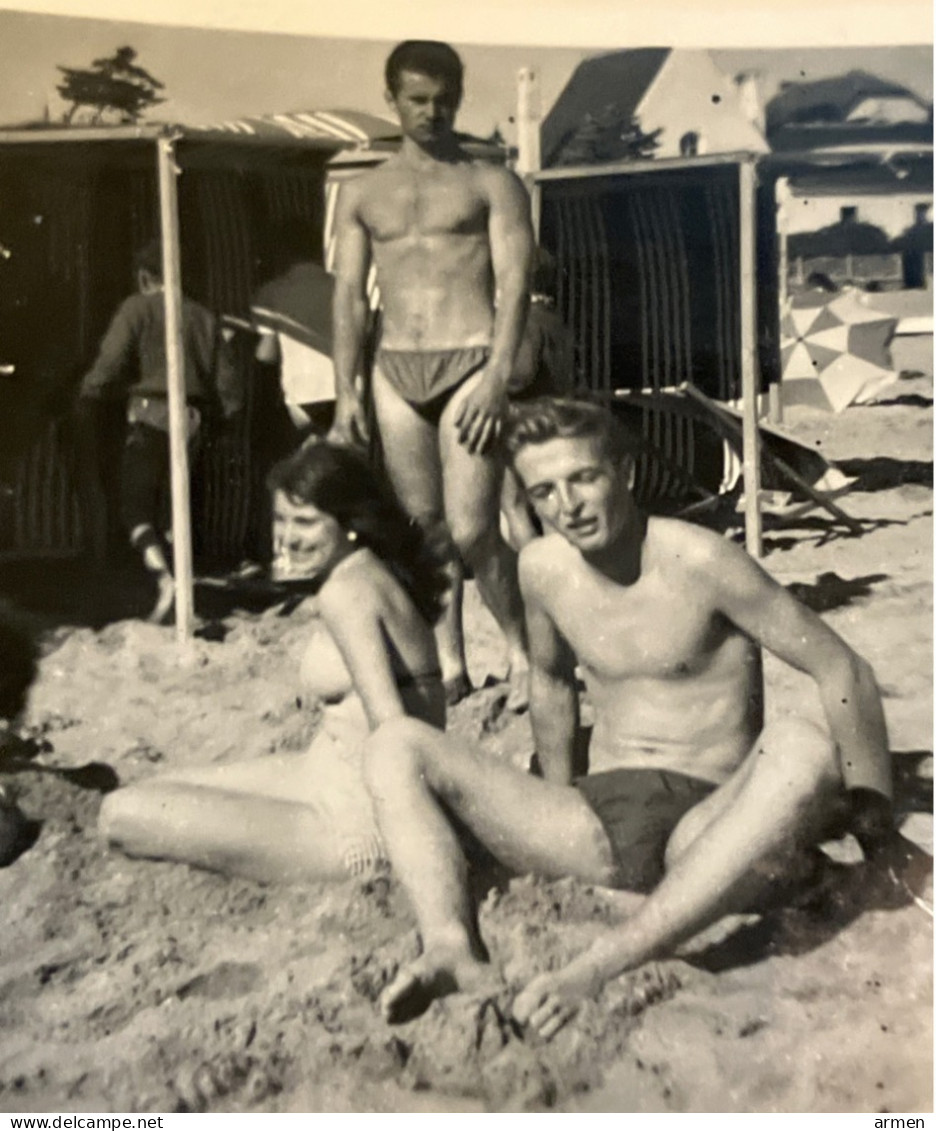 Réal Photo  Pin-up Plage 2 Jeunes Hommes Torse Nu - Pin-up