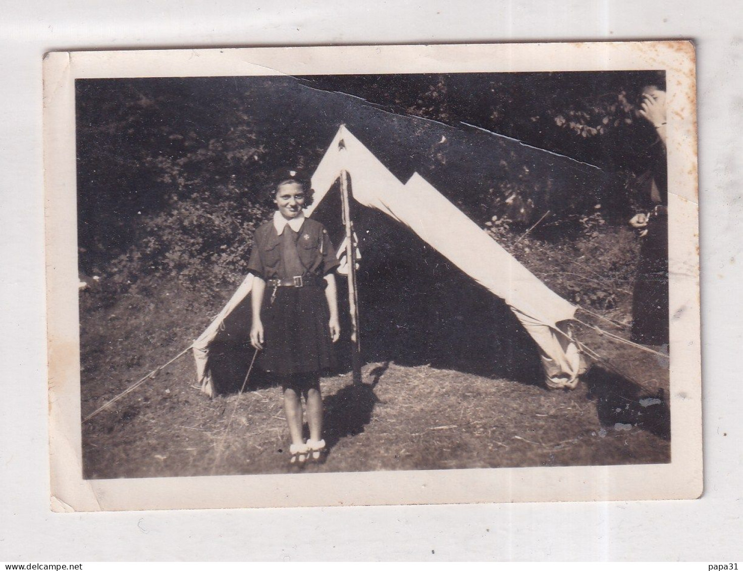 Petite Photo D'une Scout Fille Jeannette Devant Une Tente - Scoutisme