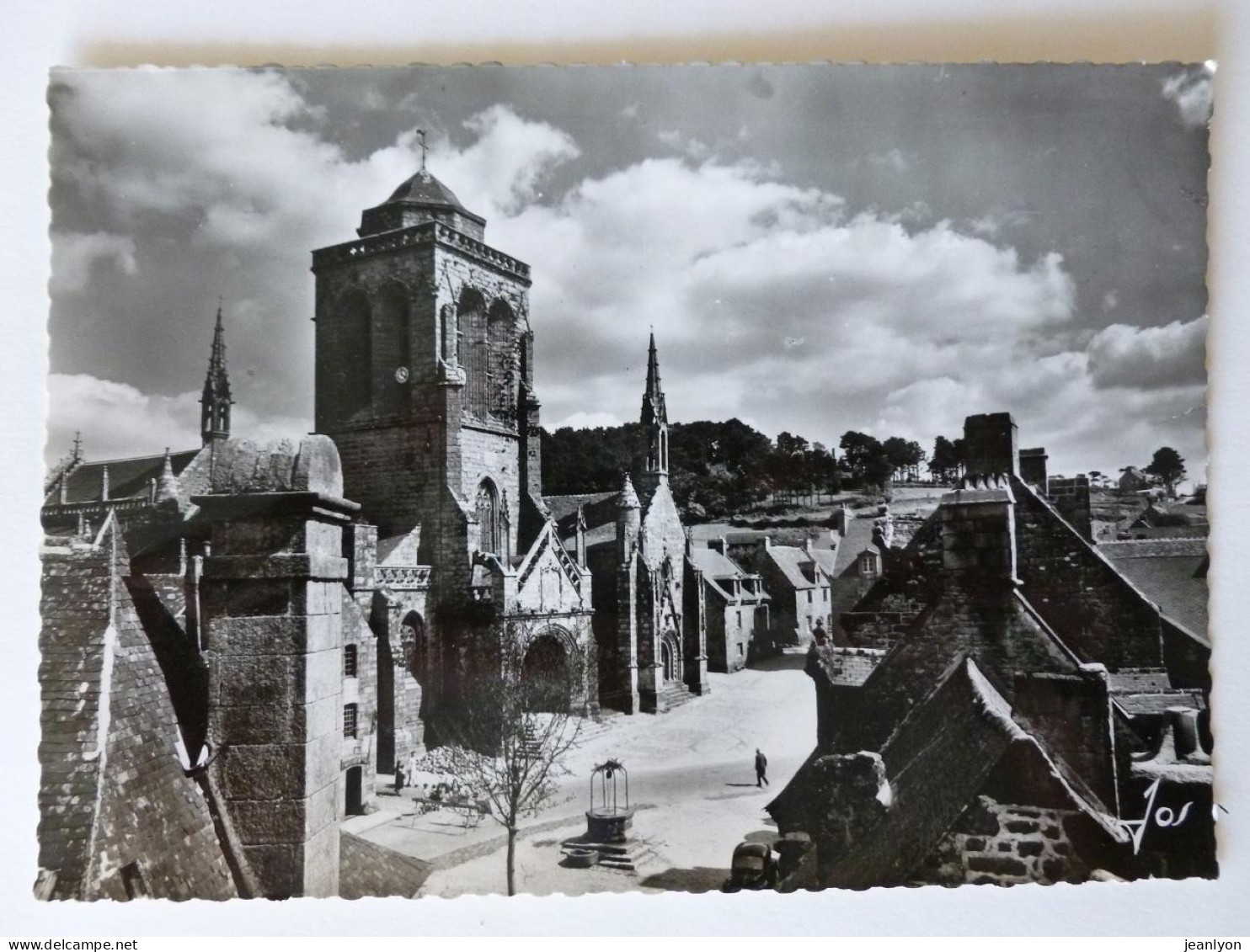 LOCRONAN (29/Finistère) - Eglise Et Vieille Place - Locronan