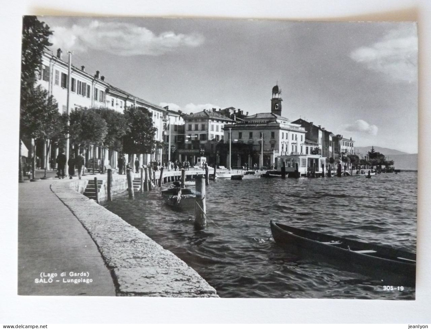 SALO (Italie) - Bord Du Lac De Garde (Lago Di Garda), Avec Passants - Barque - Hotel Métropole - Brescia