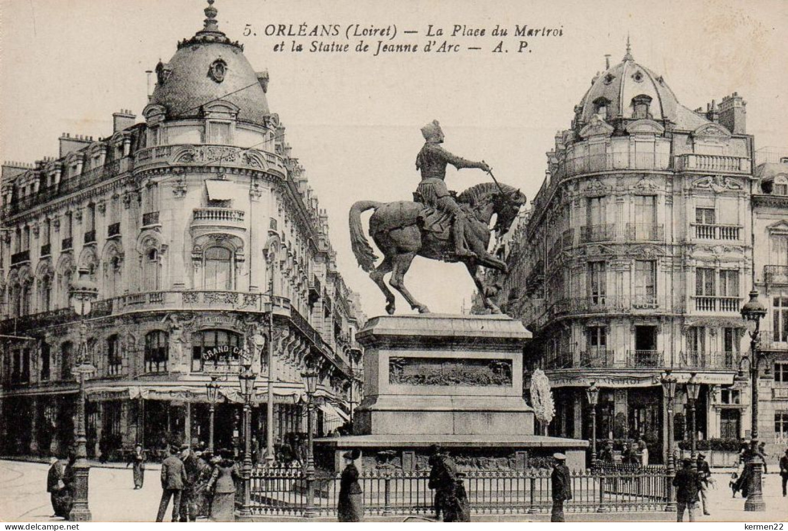 CPA 45 ORLEANS La Place Du Martroi Et La Statue De Jeanne D'Arc - Orleans