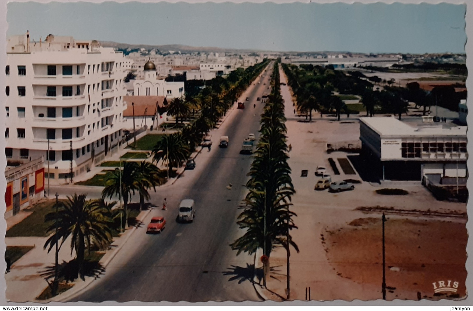 TUNIS (Tunisie) - Avenue Mohammed V - Voiture Et Véhicule Utilitaire  - Tunisia