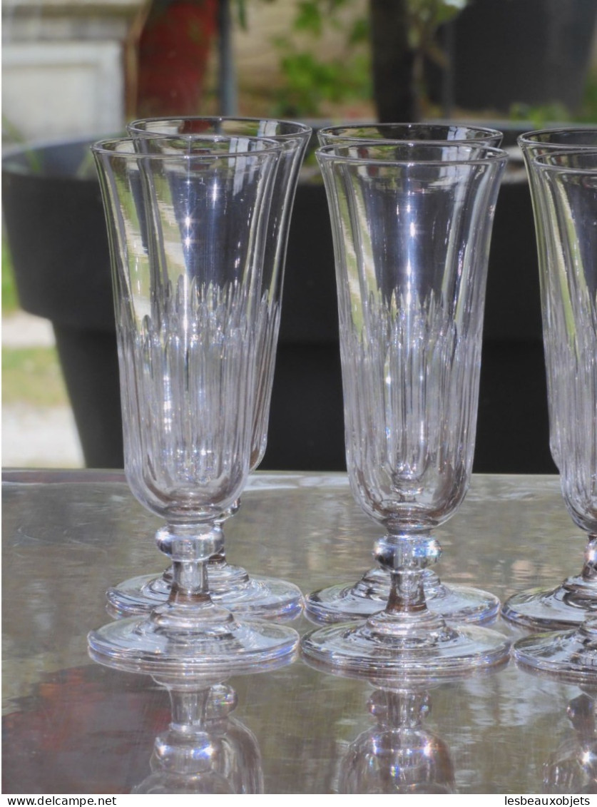 -8 FLUTES A CHAMPAGNE CRISTAL CÔTES TAILLEES XIXe BACCARAT/SAINT LOUIS?     E