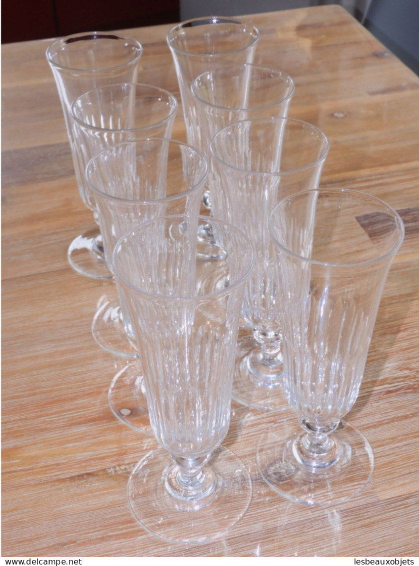 -8 FLUTES A CHAMPAGNE CRISTAL CÔTES TAILLEES XIXe BACCARAT/SAINT LOUIS?     E