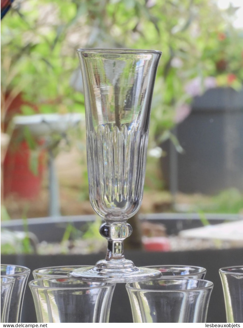 -8 FLUTES A CHAMPAGNE CRISTAL CÔTES TAILLEES XIXe BACCARAT/SAINT LOUIS?     E