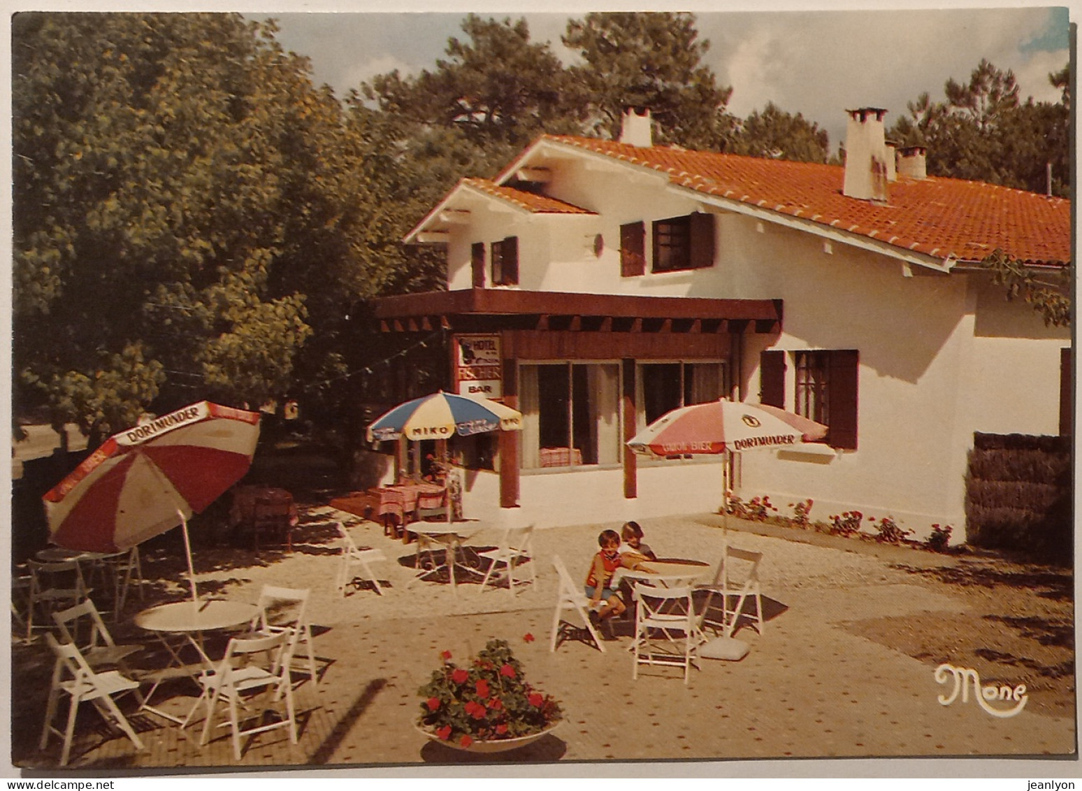 BISCAROSSE (40 Landes) - Auberge Regina - Hotel Restaurant - Terrasse Avec Parasols Miko , Biere Dortmunder ... - Biscarrosse