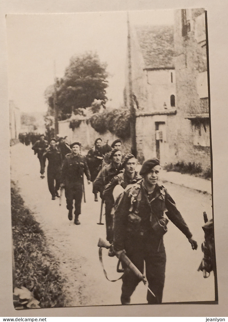 SECONDE GUERRE MONDIALE - 6 Juin 1944 / Progression Troupes Commando - Carte Postale Moderne Amicale Parachutistes - Histoire