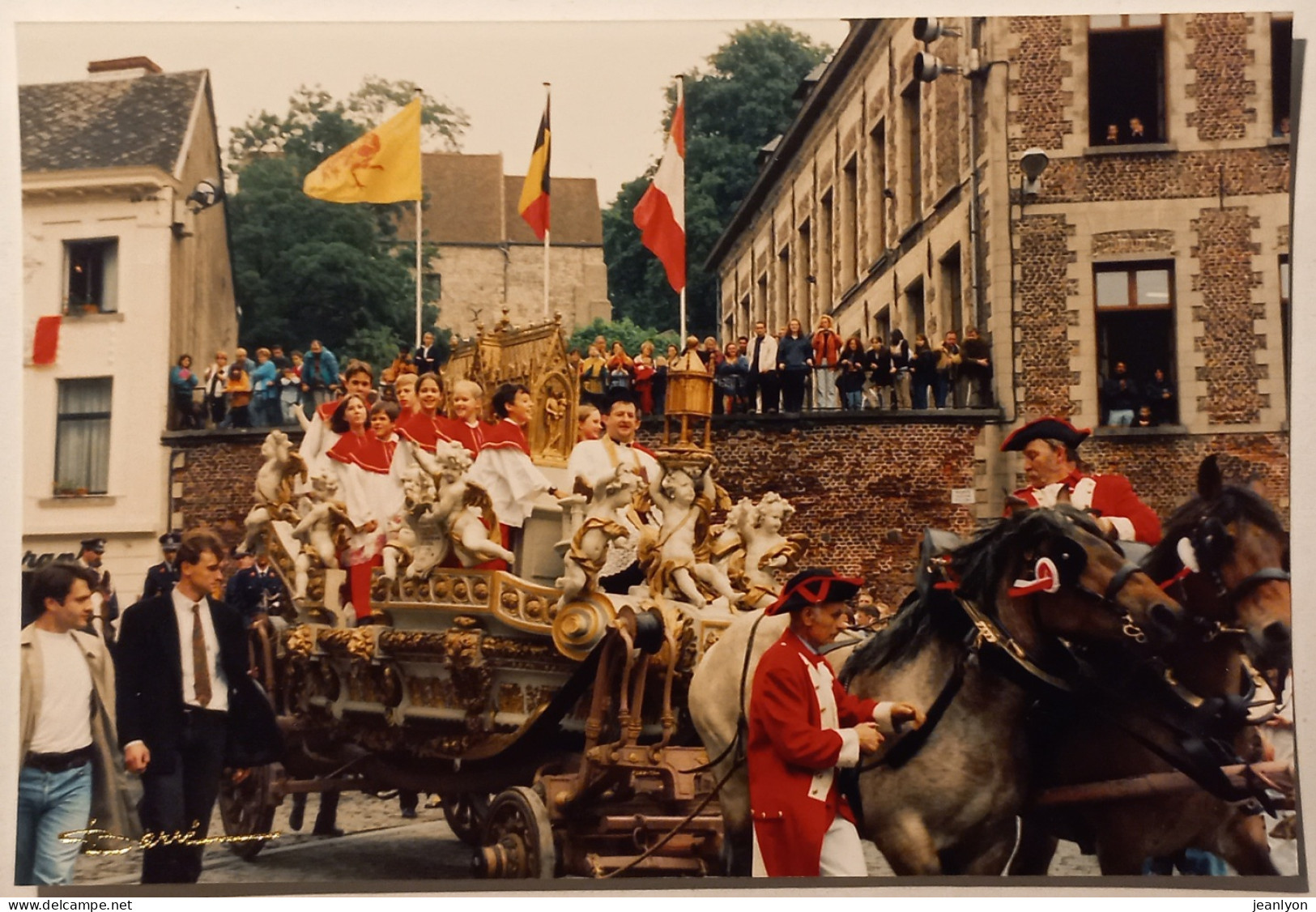 MONS (Belgique) - Fete / Défilé - Char Avec Chevaux - Animation - Photo Barré Avec Verso Carte Postale - Mons