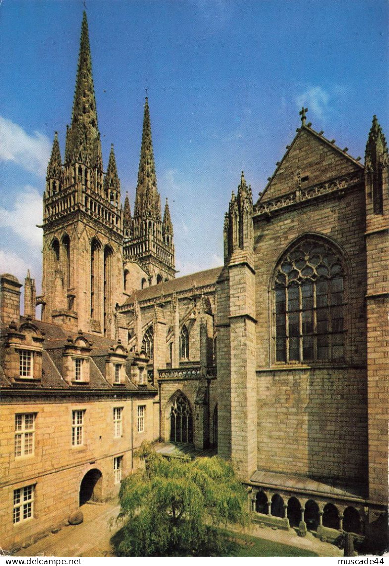 QUIMPER - LE MUSEE BRETON ET LA CATHEDRALE - Quimper