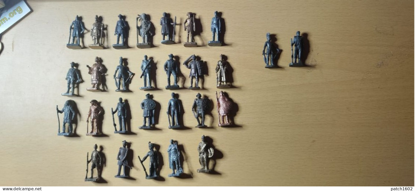 Lot De 28 Figurines En Métal Kinder Surprise Donc Deux En Double - Figurine In Metallo