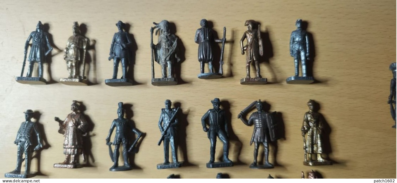 Lot De 28 Figurines En Métal Kinder Surprise Donc Deux En Double - Metal Figurines