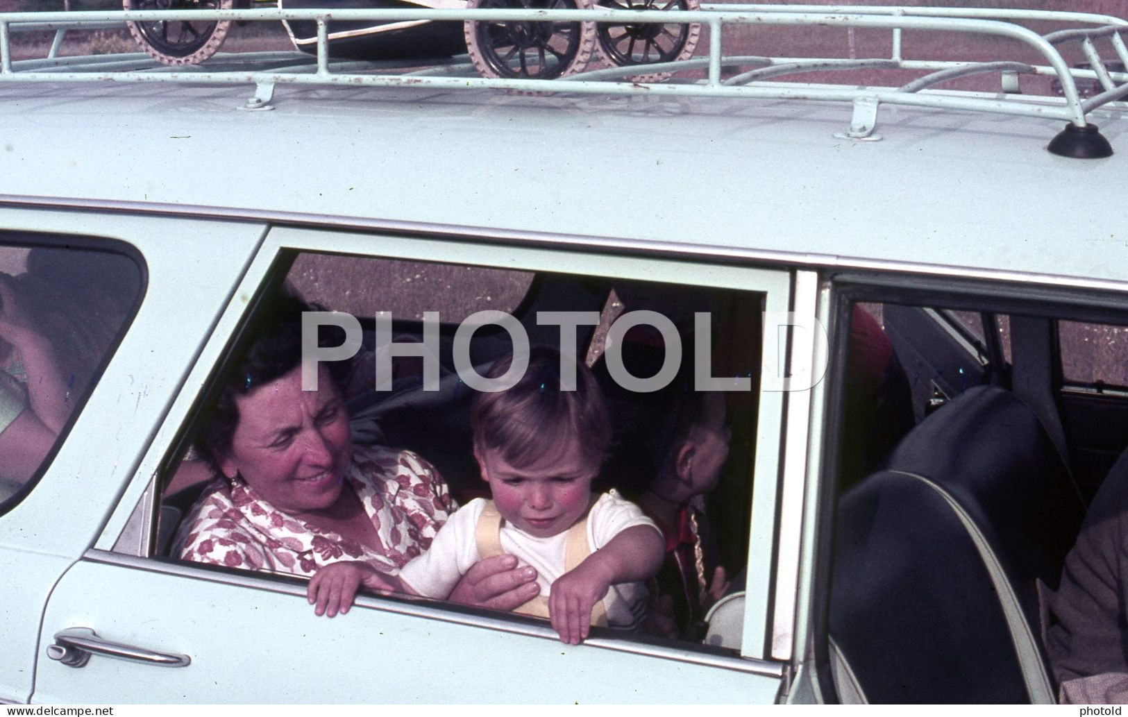 1974 PEUGEOT 404 BREAK PORTUGAL ORIGINAL AMATEUR 35mm DIAPOSITIVE SLIDE Not PHOTO No FOTO NB4055 - Diapositives