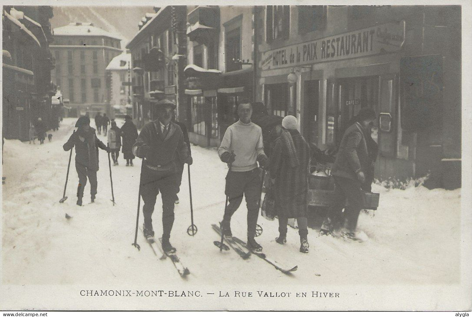 74 - CHAMONIX - Sports D'hiver - La Rue Vallot En Hiver -  CP Photo éd. Monnier N° 90 - Chamonix-Mont-Blanc