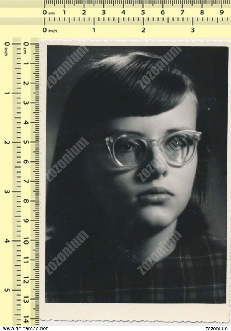 REAL PHOTO Ancienne, CUTE KID GIRL WITH GLASSES PORTRAIT FILLETTE PHOTO SNAPSHOT - Personnes Anonymes