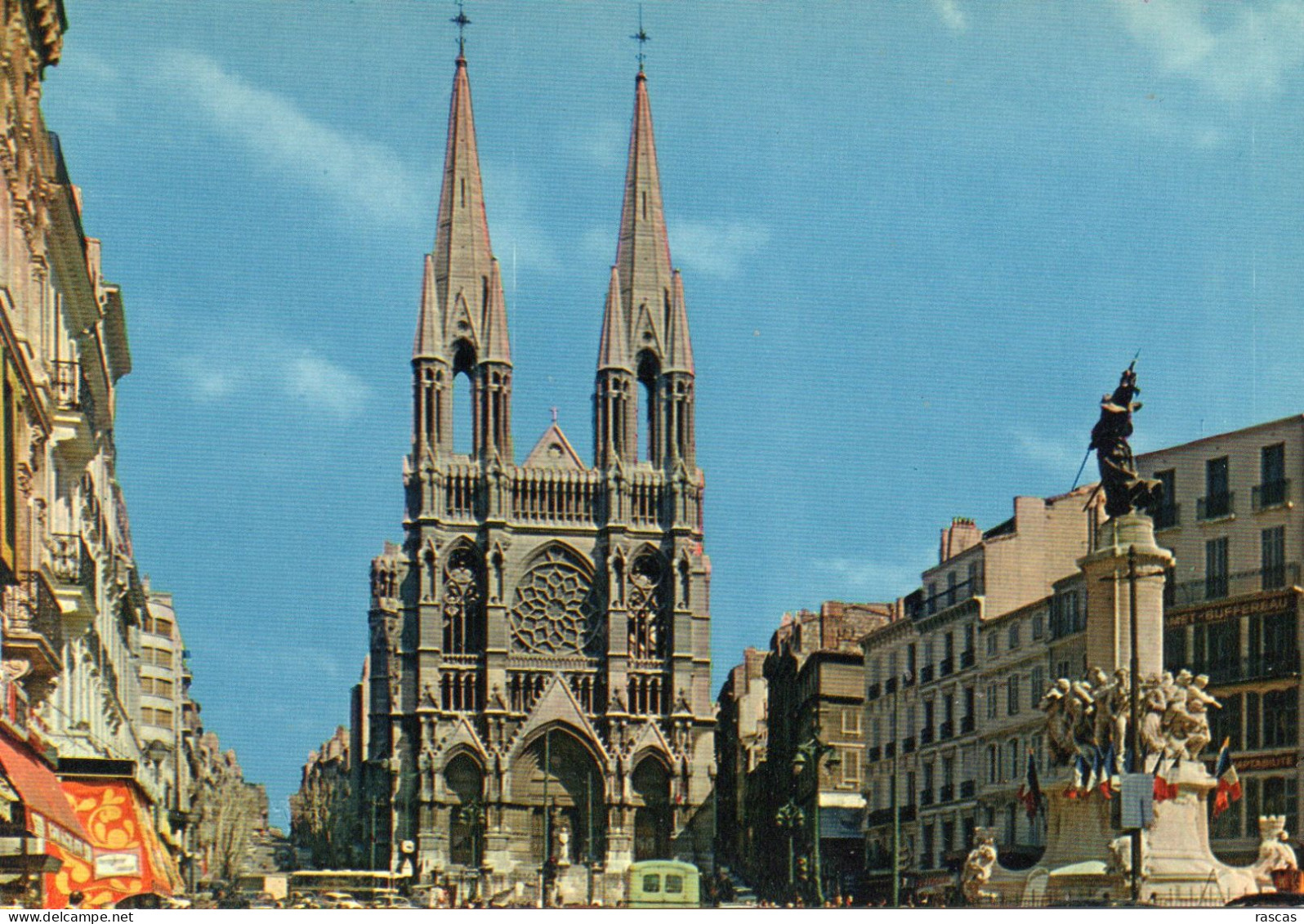 CPM - P - BOUCHES DU RHONE - MARSEILLE - L'EGLISE DES REFORMES ET LE SQUARE VERDUN - Non Classés