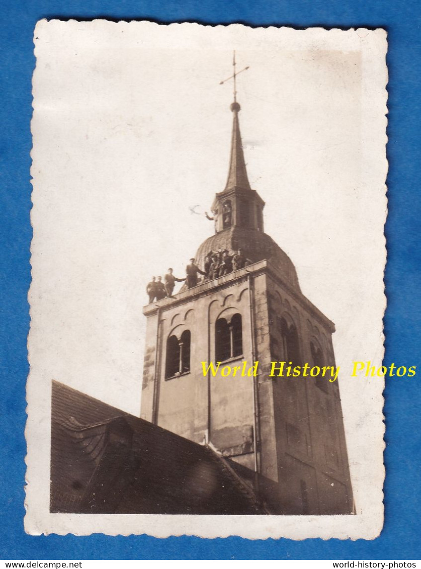 Photo Ancienne Snapshot - Eglise à Situer - Portrait D' Ouvrier Sur Le Clocher - Travail Sur Charpente ? Cloche ? Métier - Professions