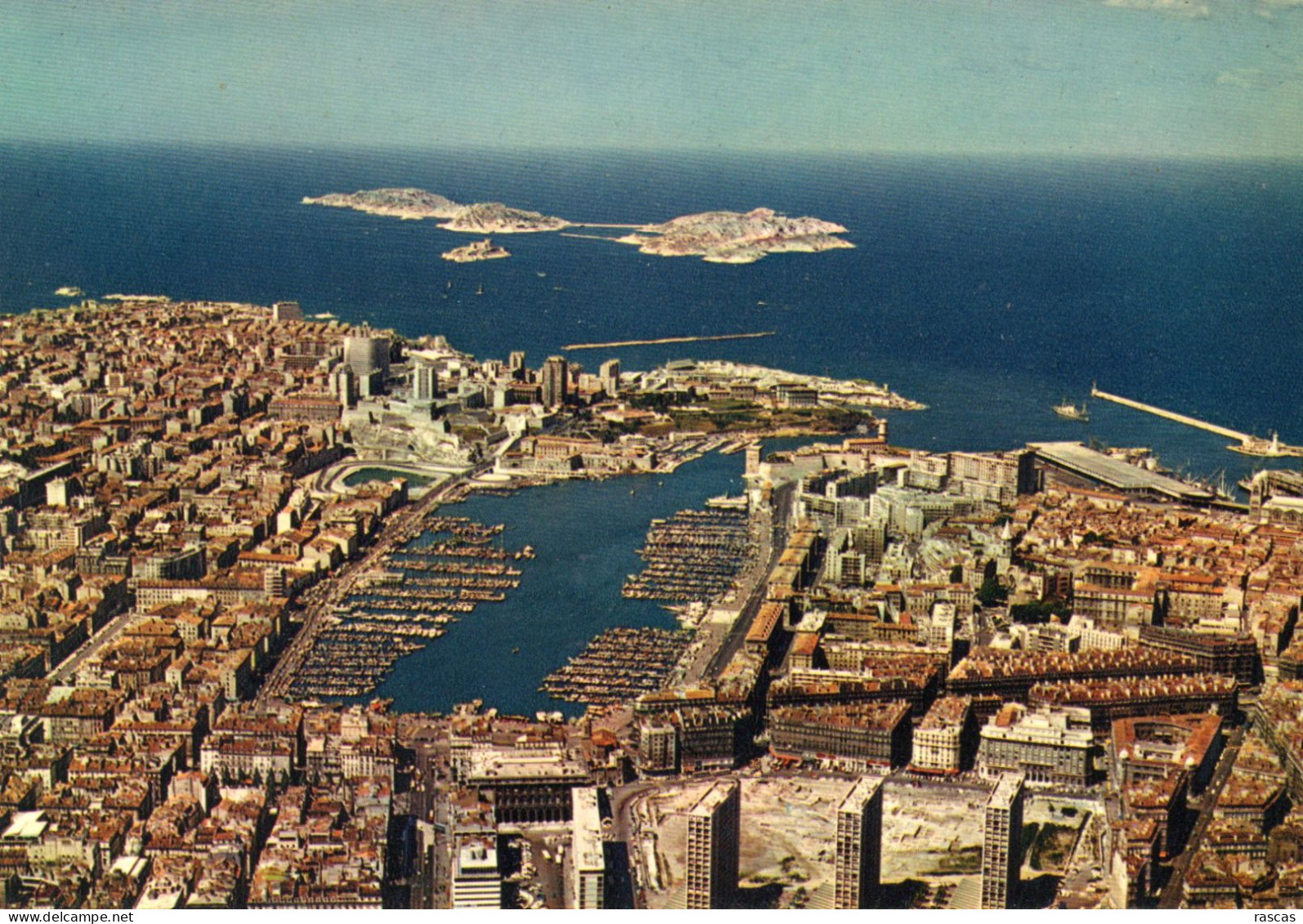 CPM - P - BOUCHES DU RHONE - MARSEILLE - VUE AERIENNE DU VIEUX PORT - DANS LE FOND LE CHATEAU D'IF ET LES ILES DU FRIOUL - Non Classés