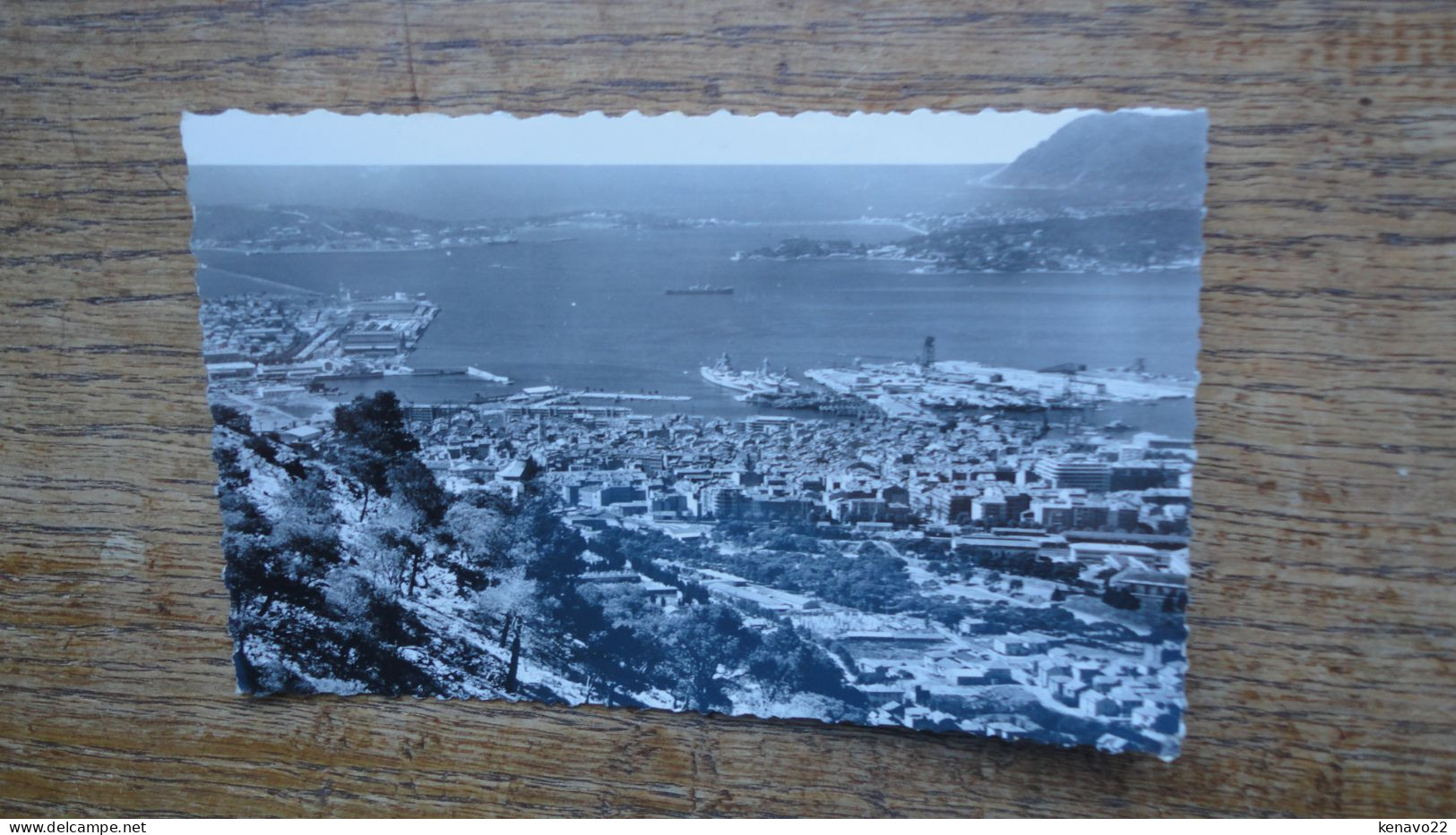 Toulon , Vue Générale Sur Le Port Et La Grande Rade "" Carte Animée Bateaux De La Marine Au Port "" "" Beaux Timbres "" - Toulon