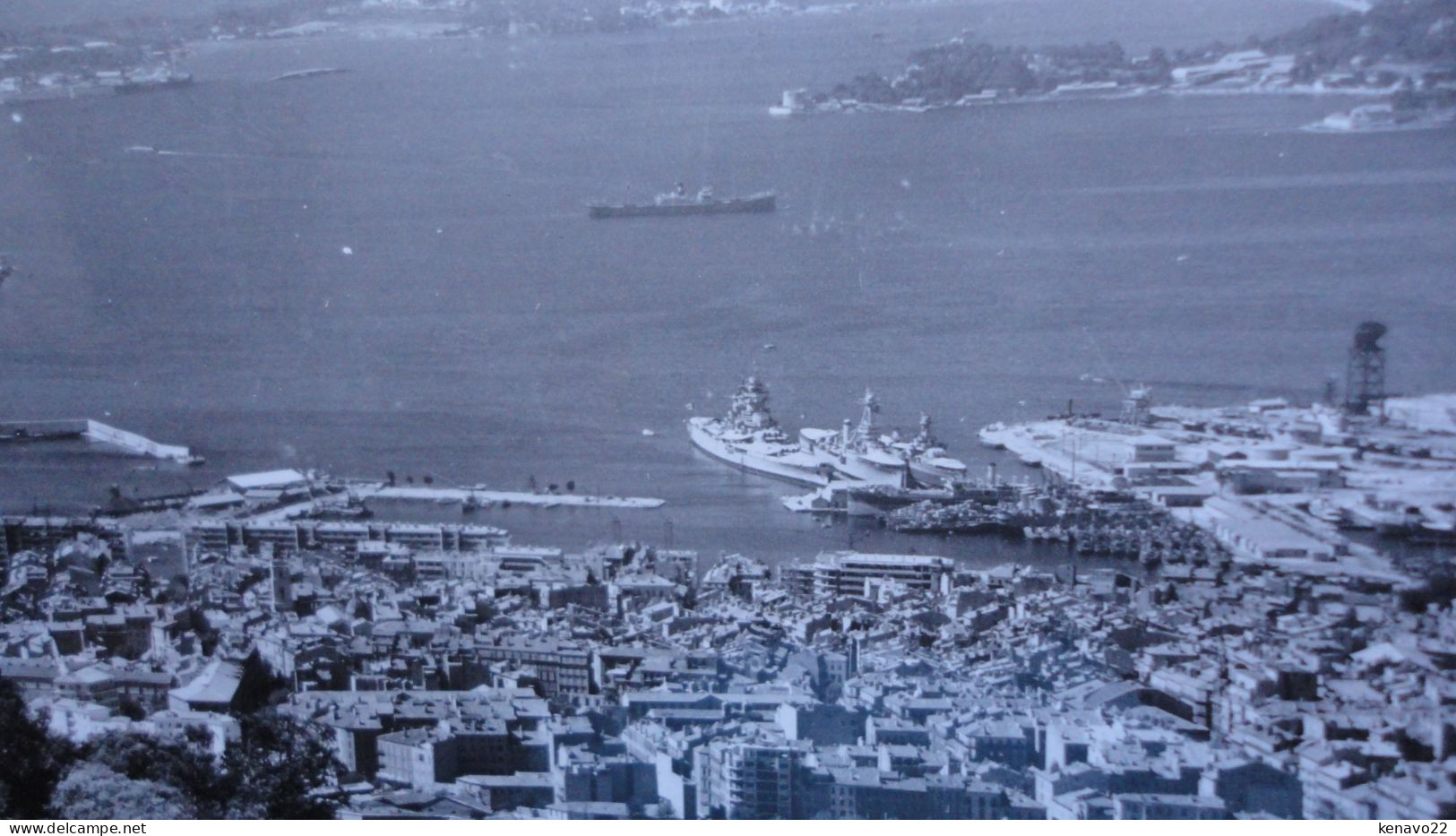 Toulon , Vue Générale Sur Le Port Et La Grande Rade "" Carte Animée Bateaux De La Marine Au Port "" "" Beaux Timbres "" - Toulon