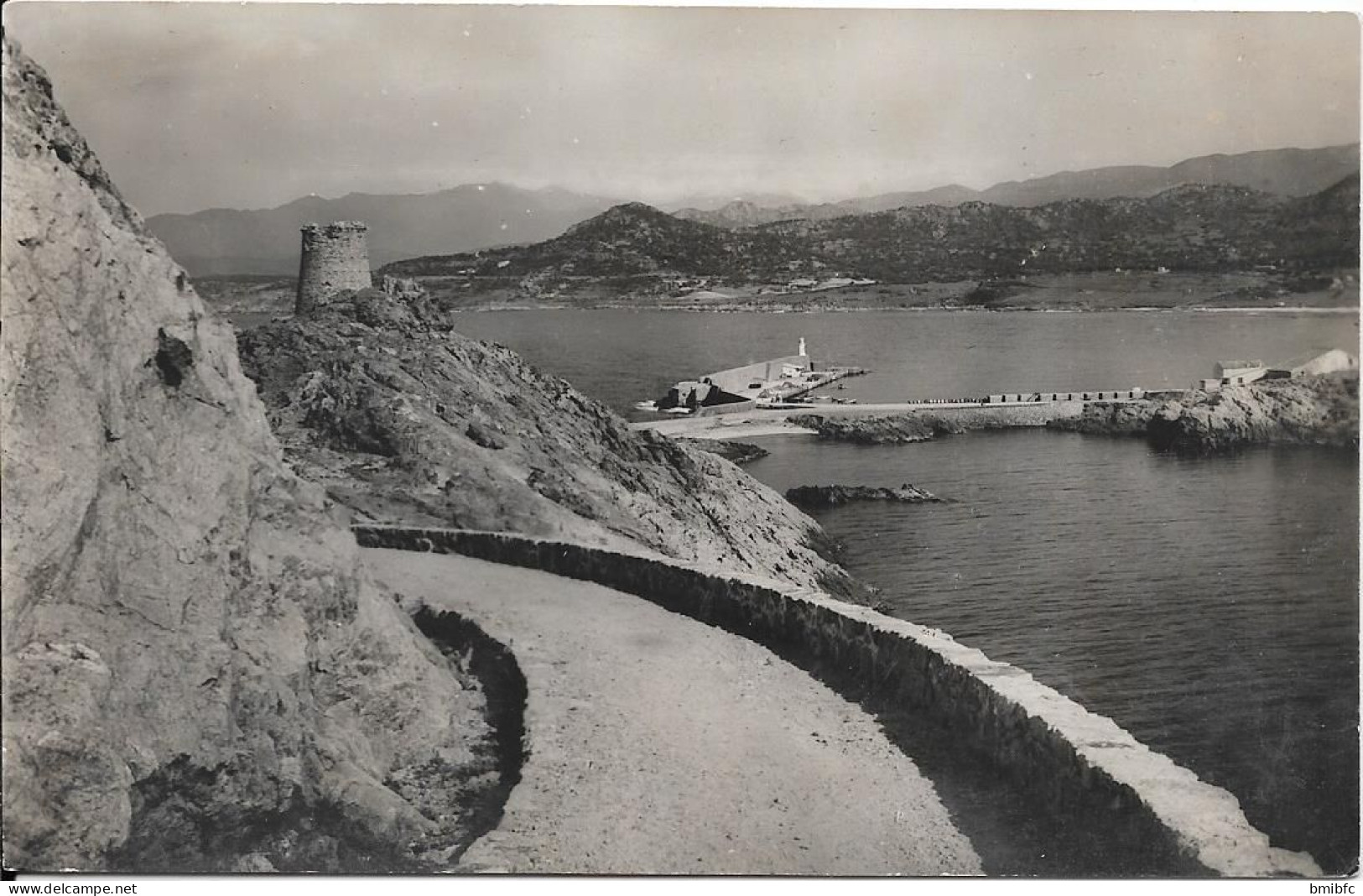 ILE ROUSSE - La Tour Et Vue Sur Le Port Edition Santini , Chalet, Ile Rousse - Autres & Non Classés