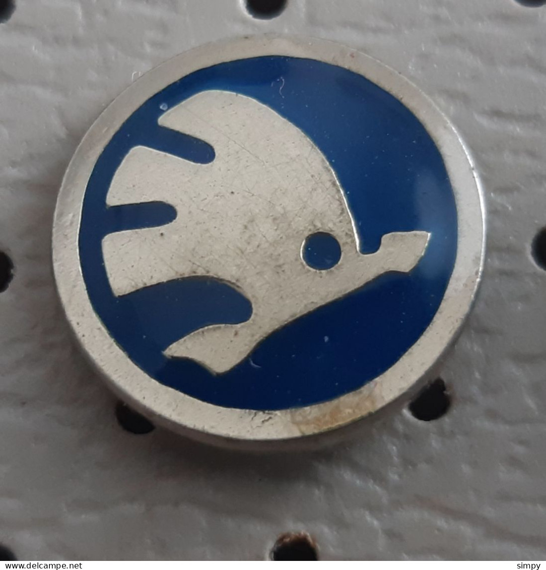 SKODA Car Logo Vintage Pin Small Size - Sonstige & Ohne Zuordnung