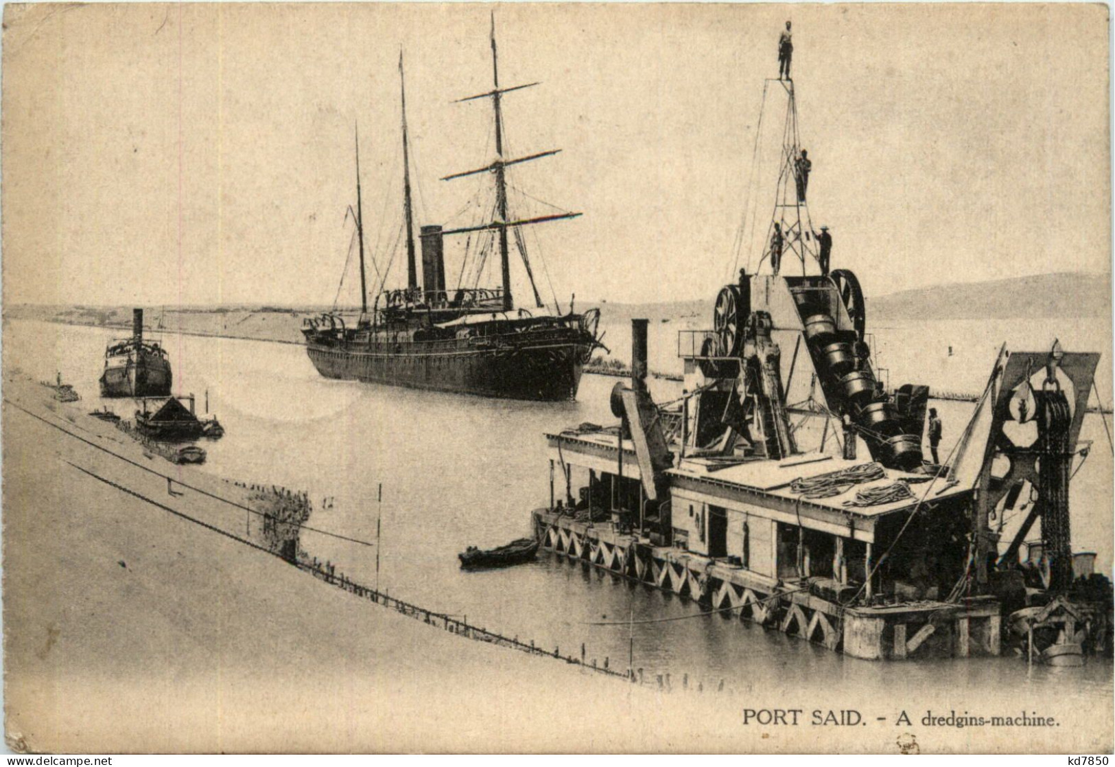 Port Said - A Dredgins Machine - Puerto Saíd