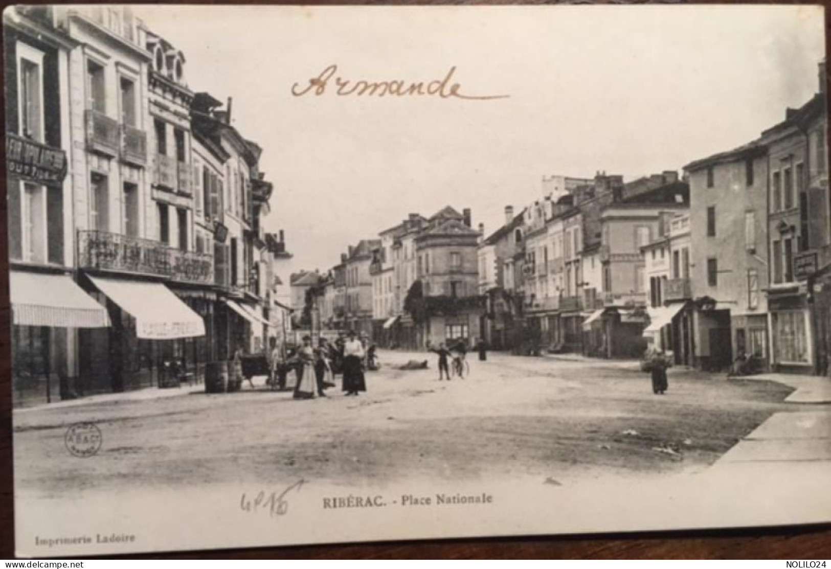 Cpa 24 Dordogne, Ribérac, Place Nationale, Animée, Commerces, Imprimerie Ladoire - Riberac