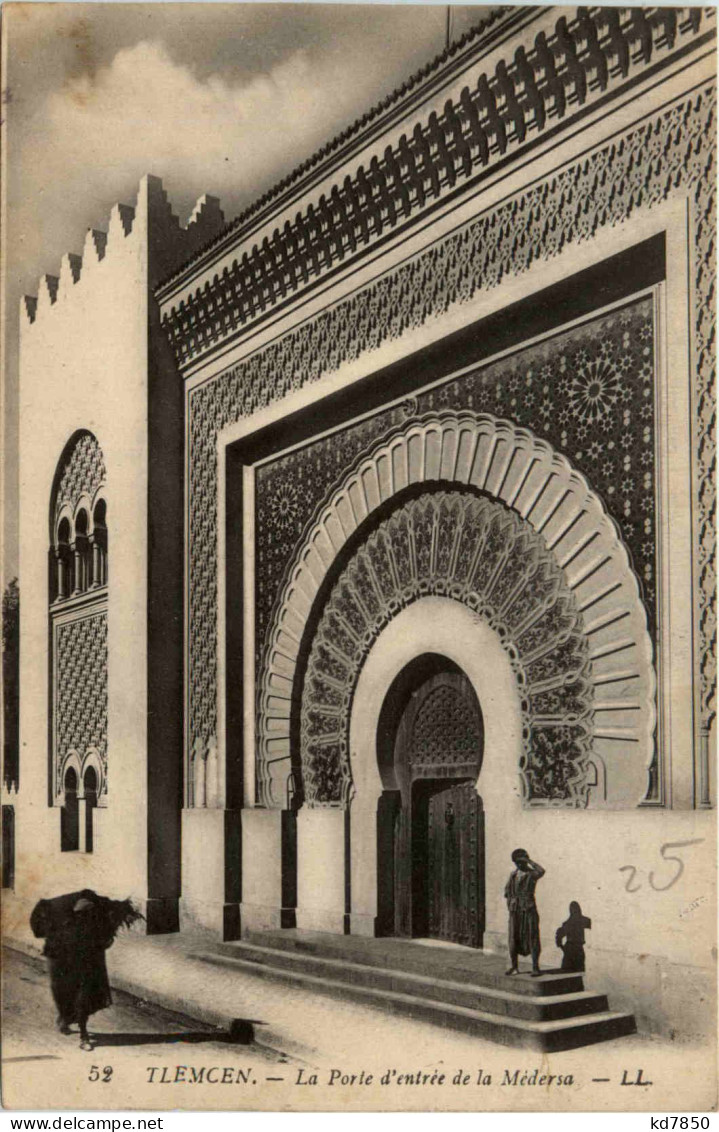 Tlemcen, La Porte Dèntree De La Medersa - Tlemcen