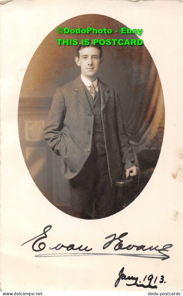 R408257 A Man In A Suit. Portrait. Jack Thomas. Esclipse Studio. 1913 - World