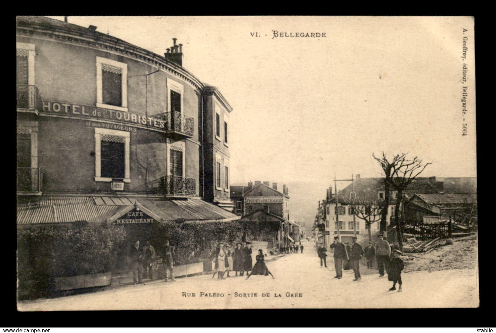 01 - BELLEGARDE - RUE PALEZO - SORTIE DE LA GARE - HOTEL DES TOURISTES ET DES VOYAGEURS - TRANSPORT FIGUET ET RICHARD - Bellegarde-sur-Valserine