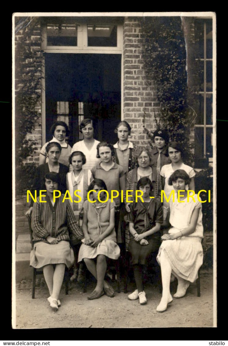 27 - BERNAY - GROUPE DE FEMMES - PHOTOGRAPHE G. WALTER, 16 RUE GLATIGNY - CARTE PHOTO ORIGINALE - VOIR ETAT - Bernay