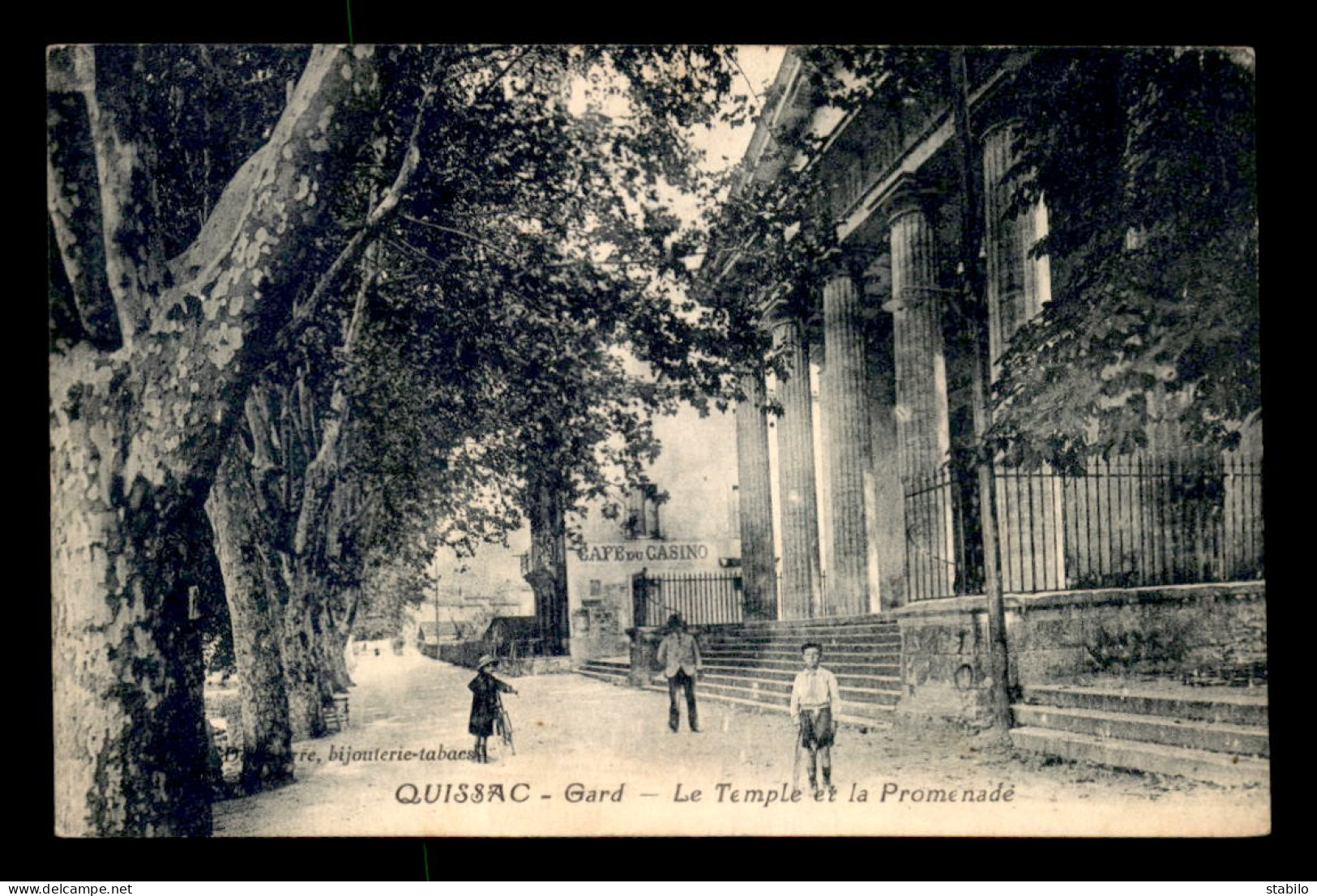 30 - QUISSAC - LE TEMPLE ET LA PROMENADE - CAFE DU CASINO - Quissac